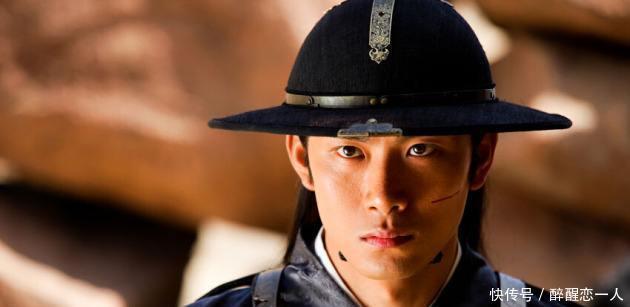 和尚一上联“梅蕊未开,光棍先生白嘴”,神童一下联,千古绝对!