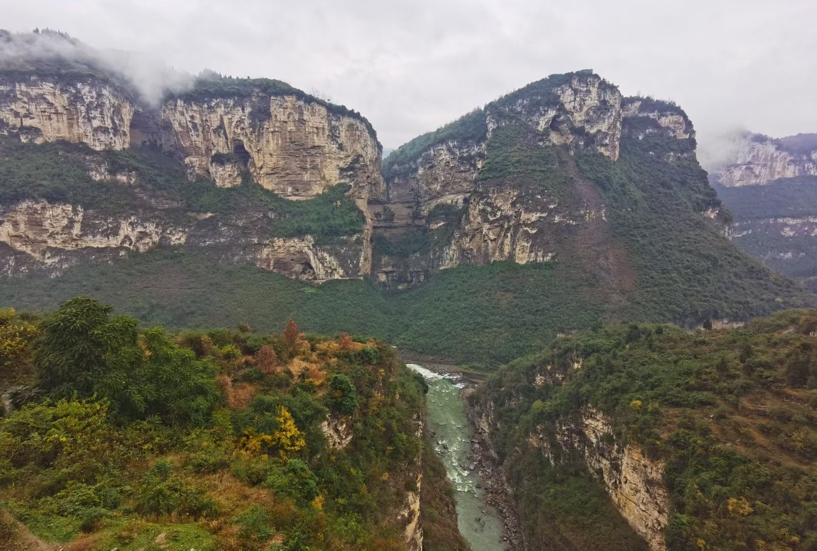 鸡鸣三省大峡谷，入选四川100大最美景观，成为1处旅游佳地