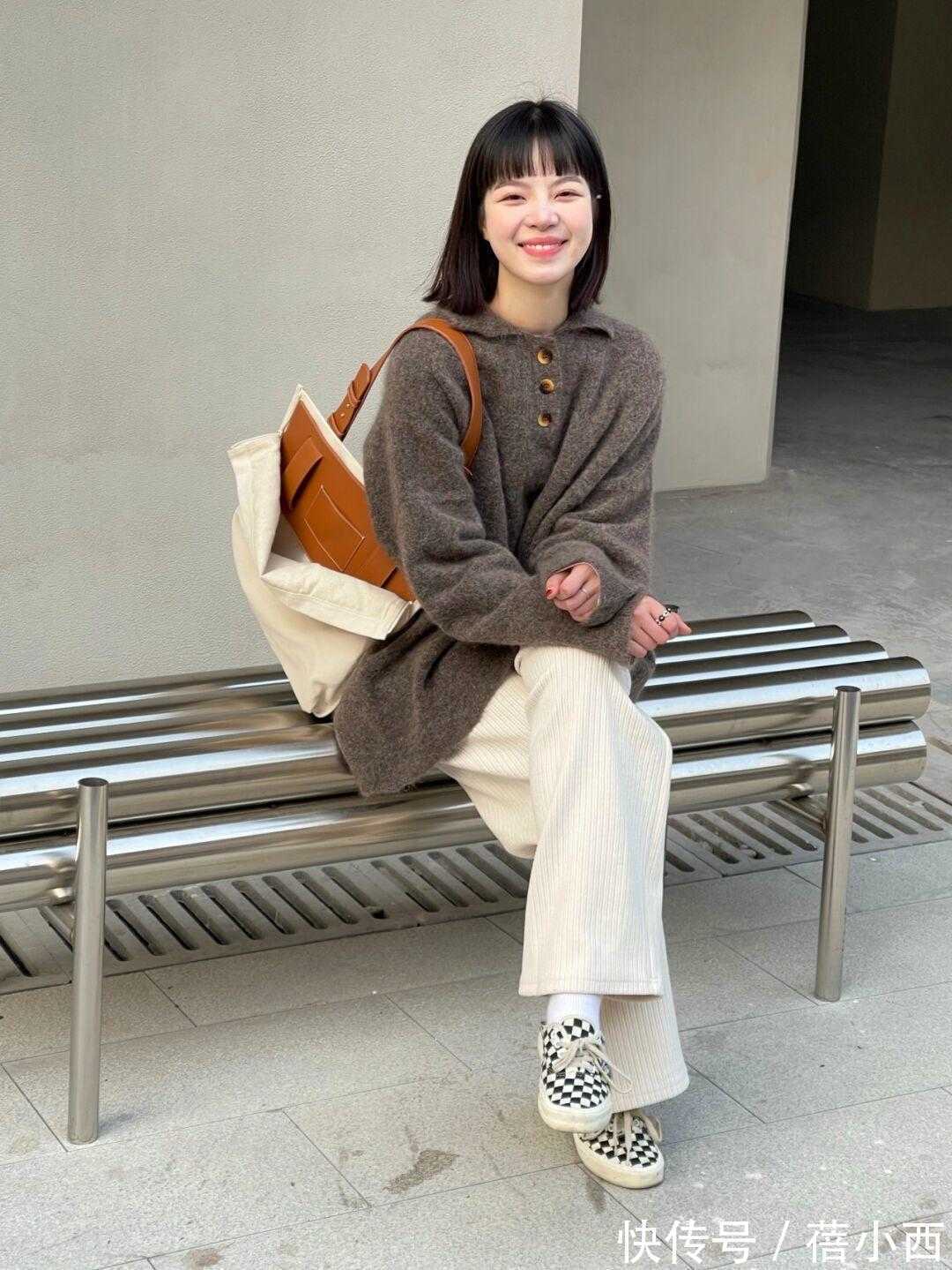 毛衣|原来“小白裤”这么显瘦,搭配羽绒服、毛衣都洋气,时髦精快学!