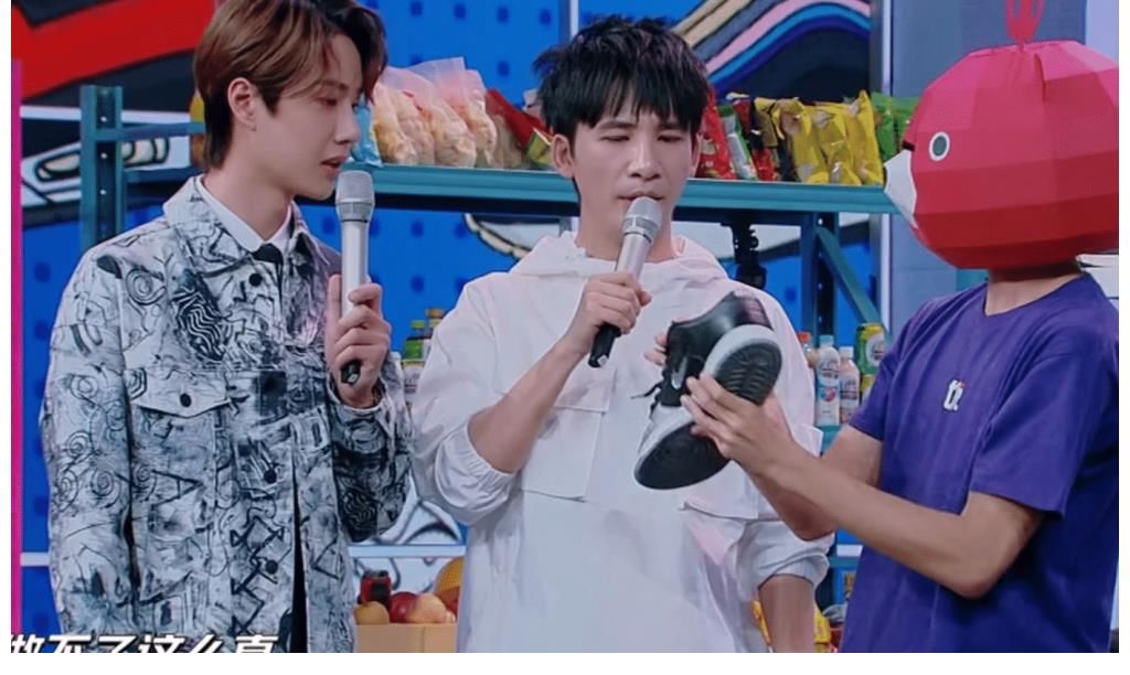 主持人接连翻车后，为何《天天向上》还能改到黄金档播出？