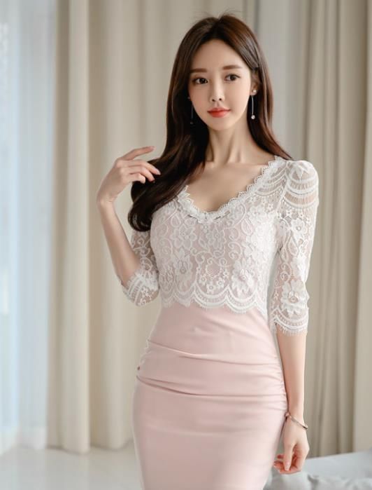 拼接|街拍花颜月貌的小姐姐,一条拼接的连衣裙,美丽大方气质