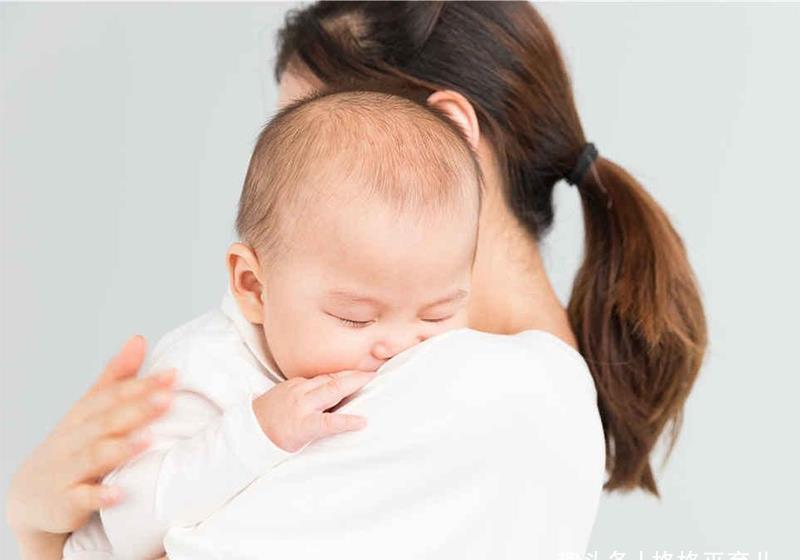 陪伴|上班朝9晚5,晚上要陪孩子,为什么有些人还选择当全职妈妈?