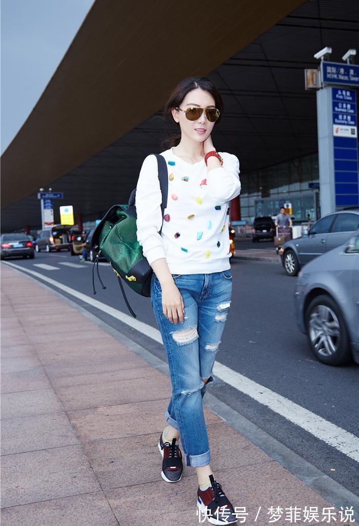 搭配 入秋后该穿卫衣了,分享4组显瘦减龄的经典搭配,照着穿不怕出错