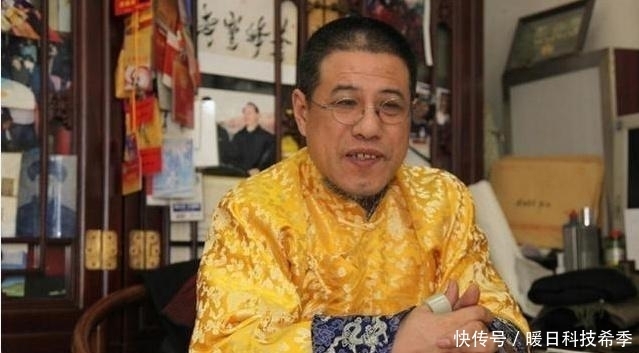 此人手戴乾隆扳指,专家劝其上交,他只说6字专家无言以对