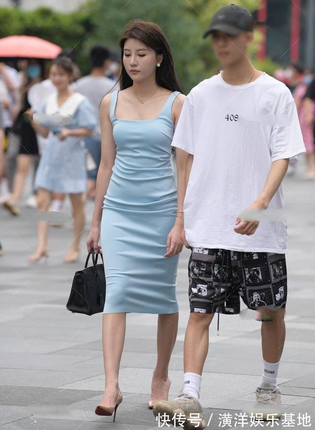 曲线|百搭的连衣裙，彰显女性美丽曲线，又甜又酷