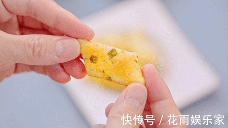 平底锅|一口平底锅就能做成的香葱小饼干，完全无添加，宝宝吃的更放心