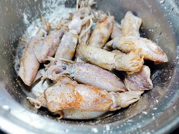  翘首以待|小管鱿鱼当水饺，煎出不一样的冰花来，翘首以待佳肴