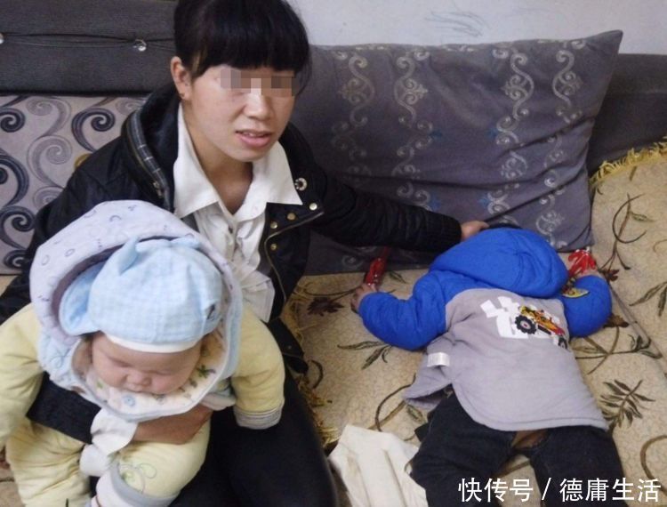 2岁半大宝和二胎“抢母乳”,宝妈心疼又无奈喂奶还要躲着他