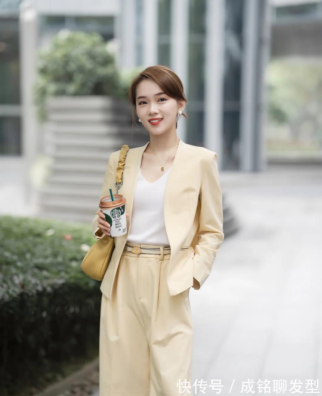 白色t恤|摆脱路人感！时尚博主十套极简风夏日穿搭，清新减龄又有品位