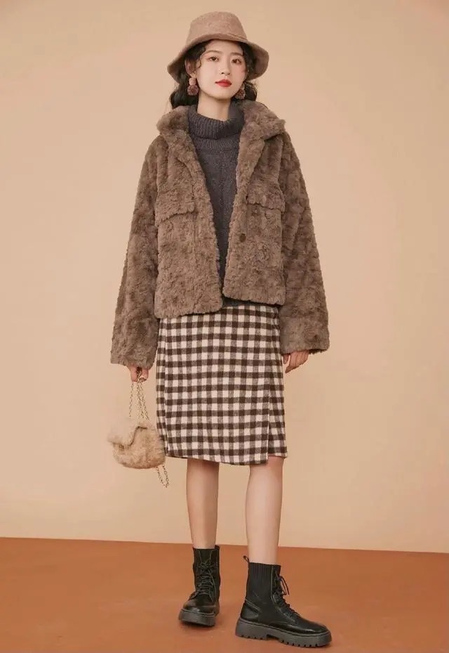 寒冬已至，保暖的“毛绒外套”火了起来，时髦又百搭，潮人都爱穿