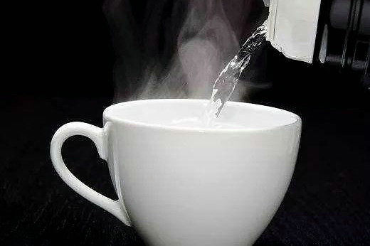 热水|多喝热水对身体有哪些好处？增加新陈代谢预防感冒