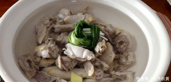 鸡汤|你吃过虫草花鸡汤吗?小火慢煨出来的鸡汤,喝着特别的鲜