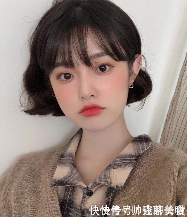 女生|脸大的女生，试试这5款“万能刘海”发型，巨显脸小