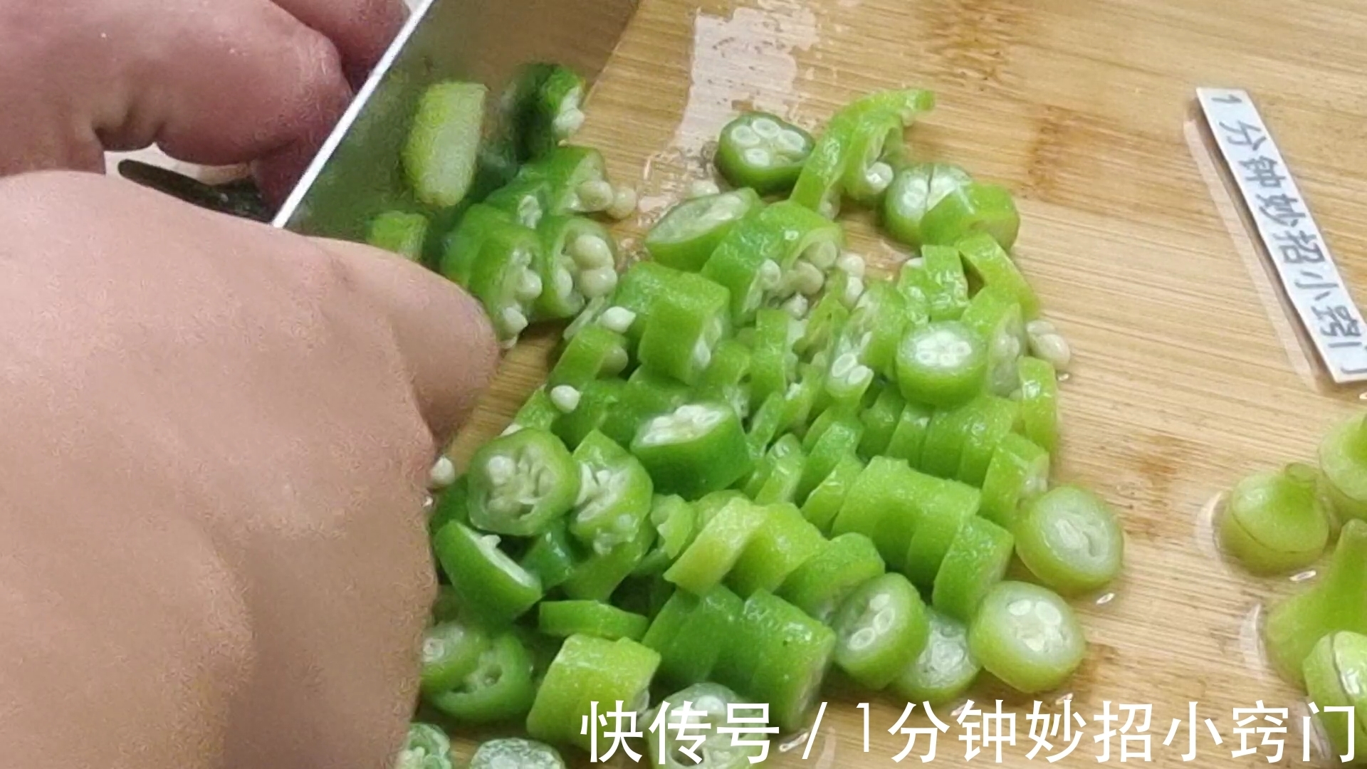 鲜香|吃了半辈子秋葵，这个做法还是头次见，口感鲜香清脆，营养解馋