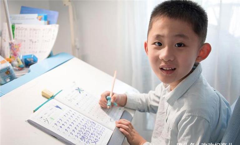 “为啥判我儿子错”,小学生“11-4=7”被老师打叉,家长不服质问