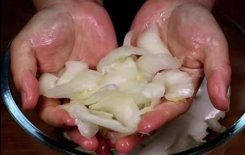 炒大白菜时，马上下锅就错了！大厨教你一招，鲜嫩脆爽、不出水