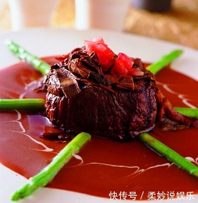 大厨教你正宗扣肉做法，肥而不腻，看得直流口水，在家就能自己做