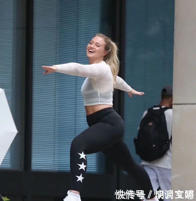 健身|劳伦斯户外健身，黑白配紧身穿搭，尽显运动时尚美