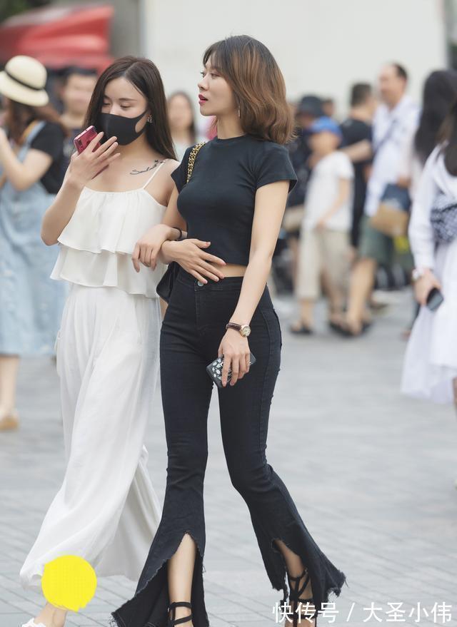 街拍 美女街拍:“黑白双煞”姐妹花,左边的有老公,右边的美女有人想娶吗?