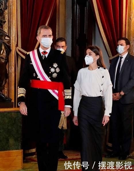 西班牙皇后,以最时髦的单色造型,在2021年首次惊艳亮相