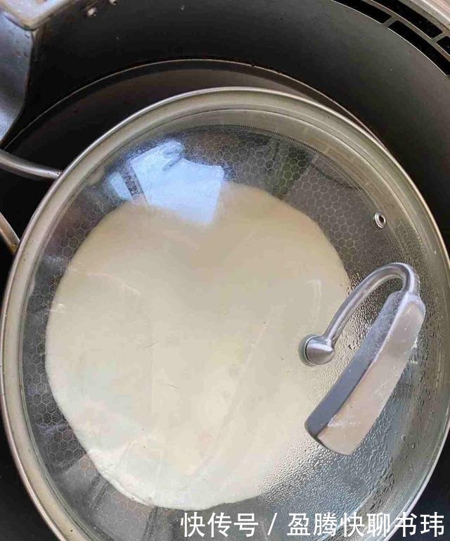 烙饼时,有的人烫面,有的人抹油,其实都错啦,大厨教你正确方法