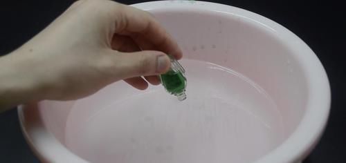 风油精|你家有风油精吗？这个用途太聪明了，一年能省不少钱，涨知识了