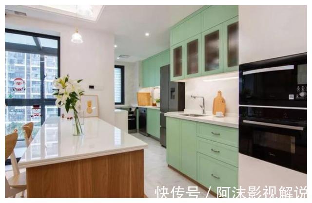 玄关|他家只有60平，玄关是厨房，客厅不买沙发没有电视墙，却独一无二
