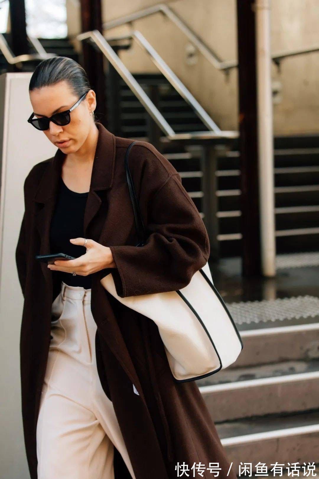 女人|女人过了40岁,穿得越简单越高级,冬天能玩转“黑白配”就是高手