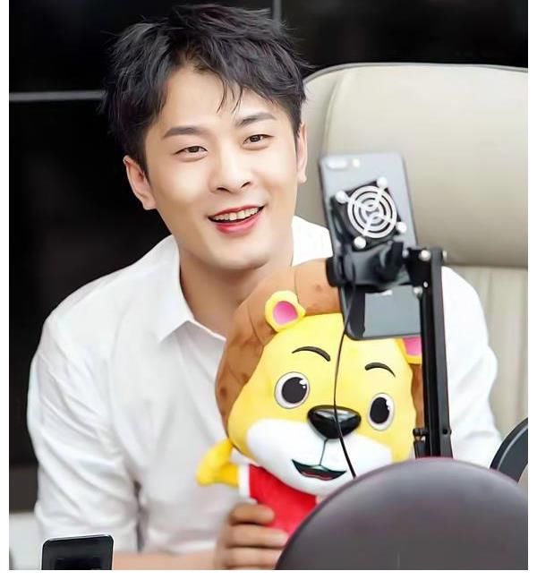 00后|辛巴师徒直播间怼00后：啥也不是，都没活明白，对不起80和90后