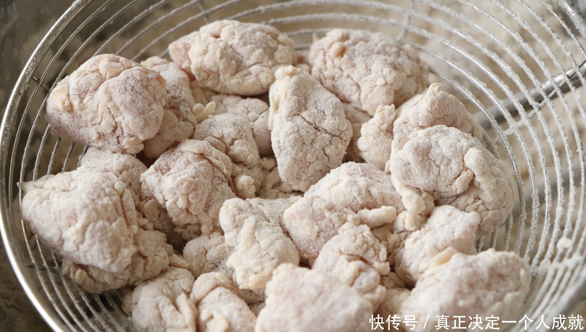 鸡胸肉还可以这样吃,既当零食又当菜,咬一口嘎嘣脆,解馋更美味