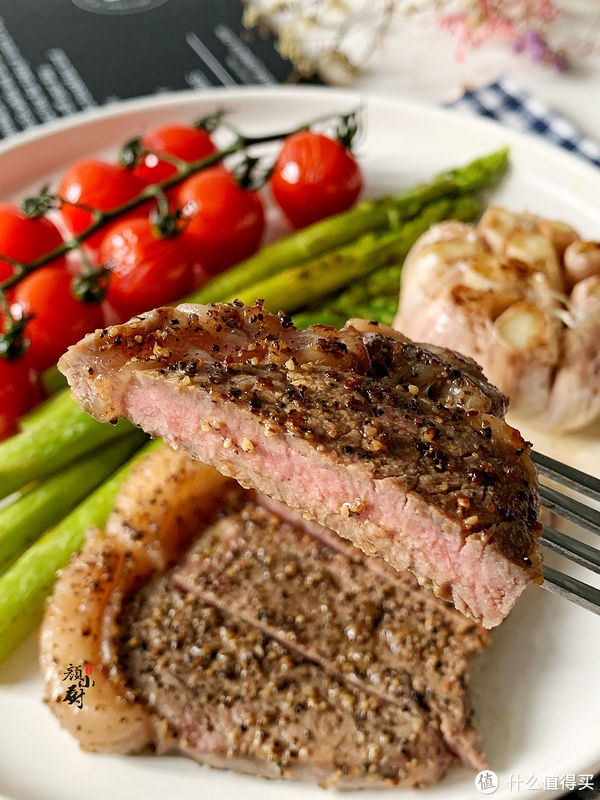 颜小厨|煎牛排时,万万不可直接下锅就煎,多加这一步,牛排鲜嫩更好吃