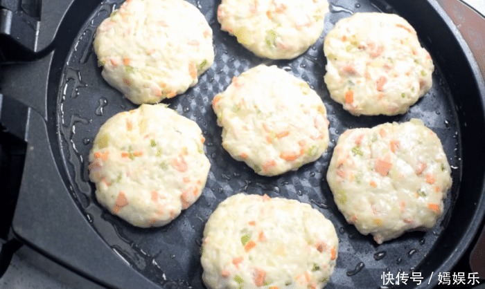 用土豆做的早餐饼,营养丰富色香味俱全,家人都喜欢