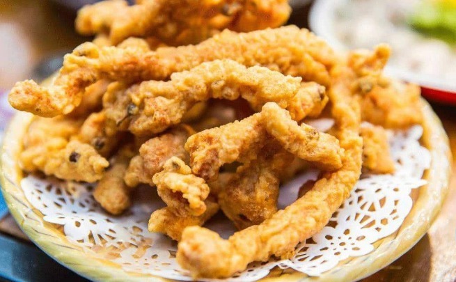 炸酥肉时,面糊是关键,“2样”调料不可少,外酥里嫩,味道正宗