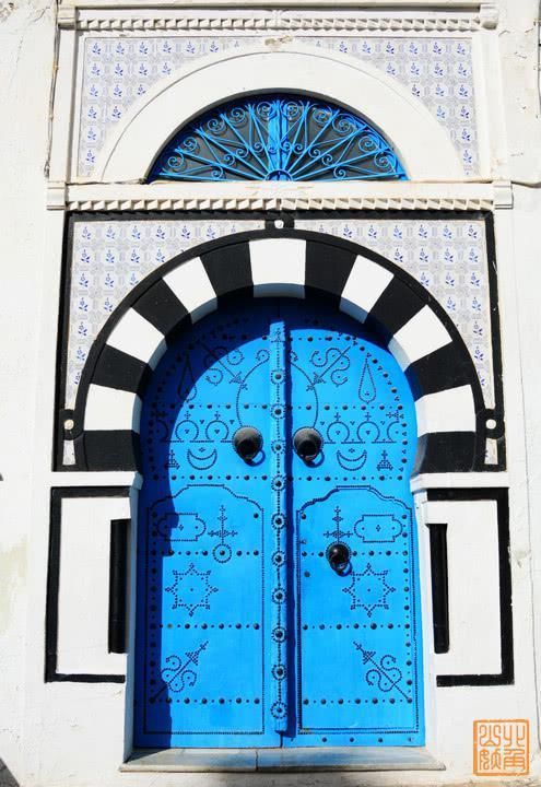 春雪|非洲最梦幻蓝白小镇,在草席咖啡馆抽水烟喝甜茶,这里的惬意不输圣托里尼