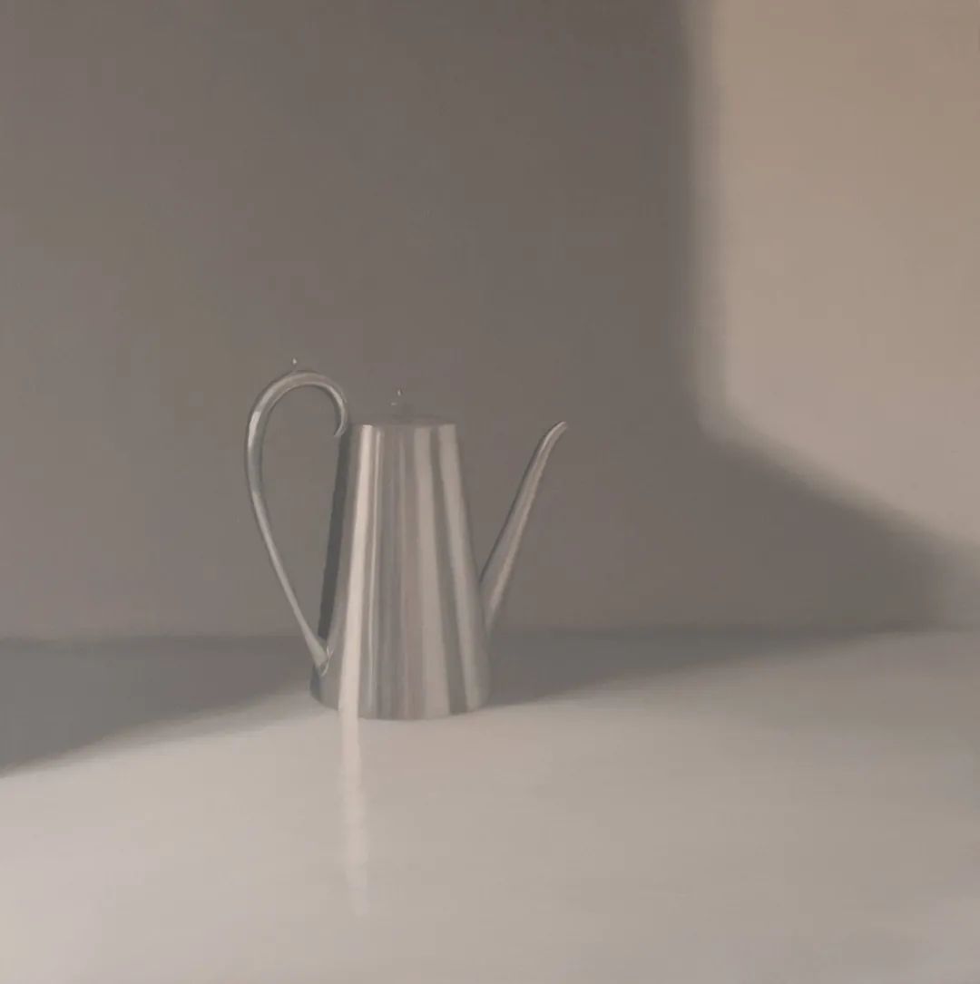 孤独感#柔和的光影和质感,她的静物画散发着一种孤独感!