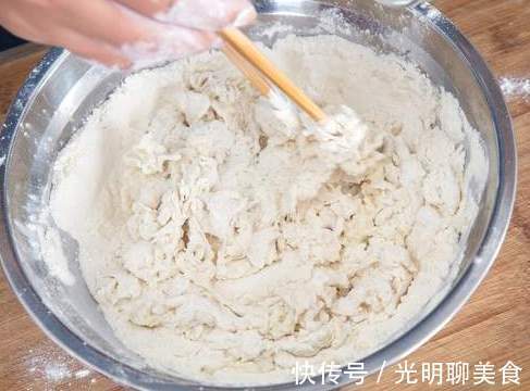 虾皮|做韭菜馅饺子，切完别直接拌馅，忘了关键一步，难怪韭菜总出水