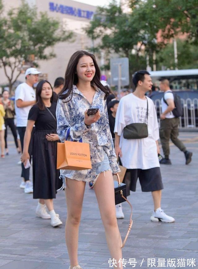 打底裤 穿上真丝打底裤，露腿的穿搭组合很加分，衬托气质！