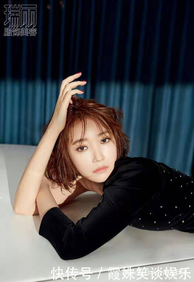 她被誉为“短发女神”，长相精致气质高冷，短发造型时髦又迷人