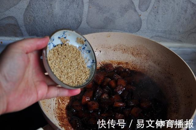 口感|加点饮料，让土豆吃起来有肉的口感，口感咸甜好滋味，与米饭很配