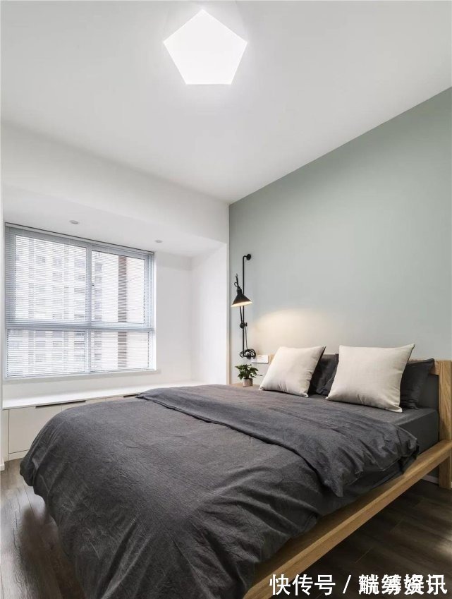 灰色调|143平简约四居室,水泥灰和原木风的家具打造的空间,让人羡慕