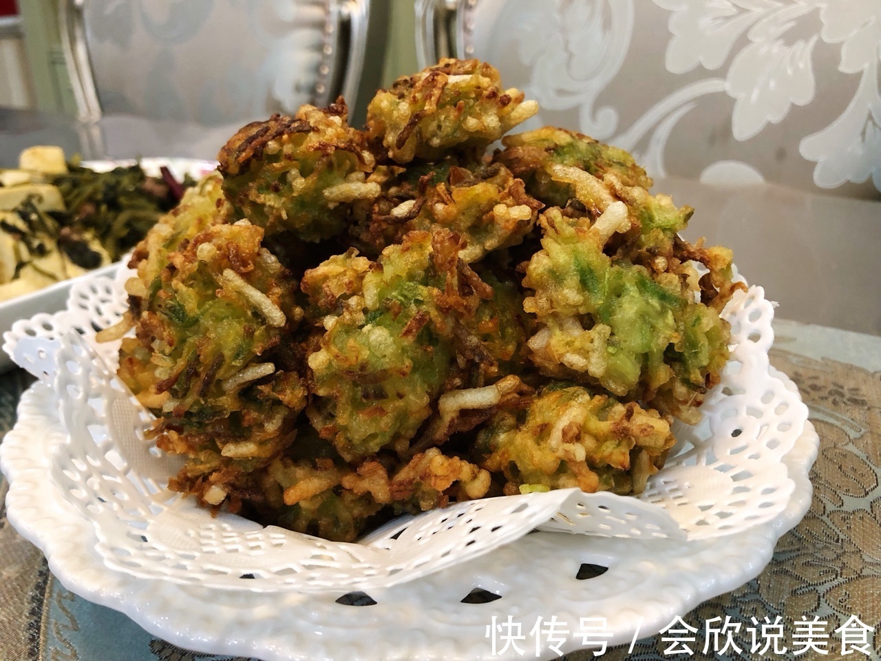 秋天萝卜大量上市，鲜嫩可口，多买点回来炸着吃真香