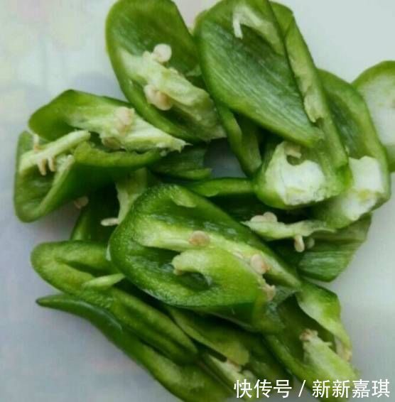 一根茄子、一个土豆、一根尖椒,就能做出不比肉菜差的地三鲜