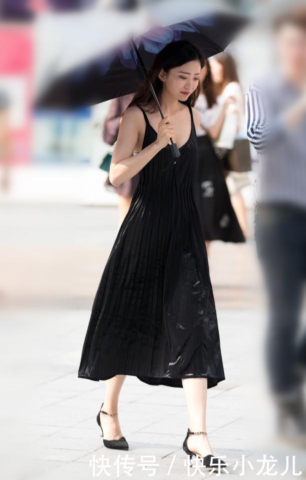 女人就该在大好的年纪,尝试百变的造型