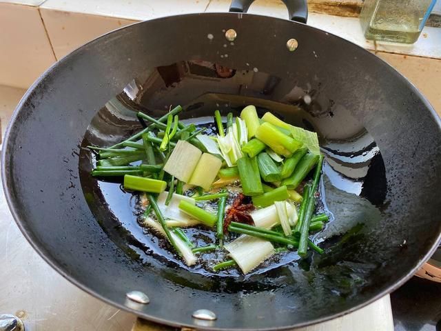 家中自制万能酱,秘制配方,20分钟搞定,拌面卷饼夹馒头吃啥都香