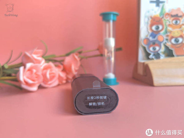 小巧|须眉 打火机式鼻毛修剪器Pro,轻轻的放进鼻子里面修剪,安全又实用