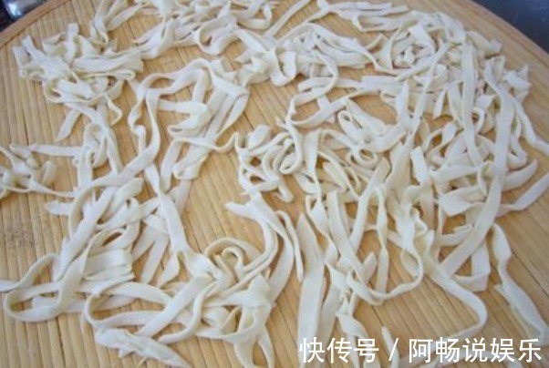 放在冰箱|冰箱里的两种食物,是白血病的“催化剂”,还有人常给孩子吃