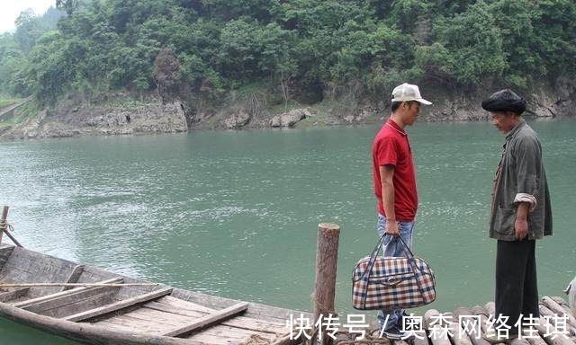 李调元#老艄公上联:鼻孔子,眼珠子,珠子高于孔子,秀才下联,堪称经典