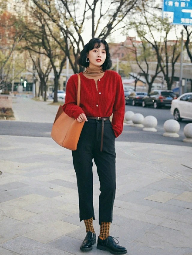 被“法式”奶奶衫美到了!从款式到颜色,全面解读它的穿搭法则