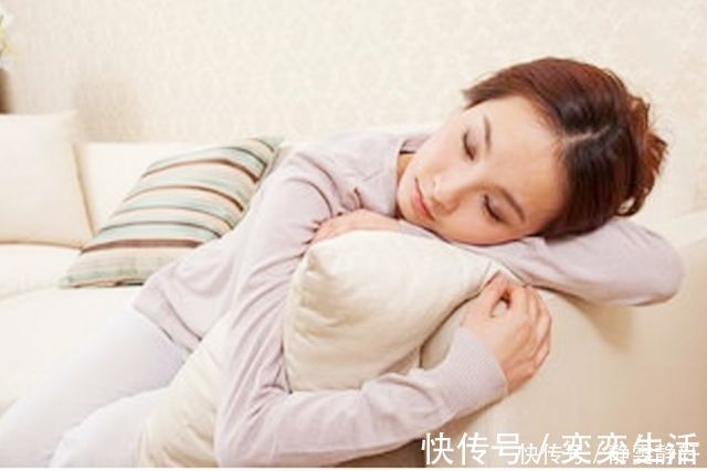 宝宝|李玫瑾教授:孩子睡觉时有3个举动,说明大脑发育好,智商更高!