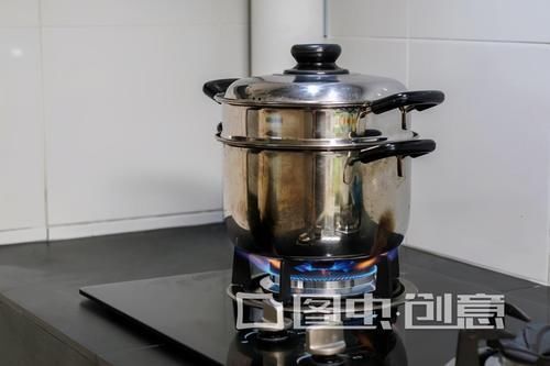 不锈钢|舅舅乔迁设宴,一进厨房不想离开!设计实在高明,拍照你们都学学